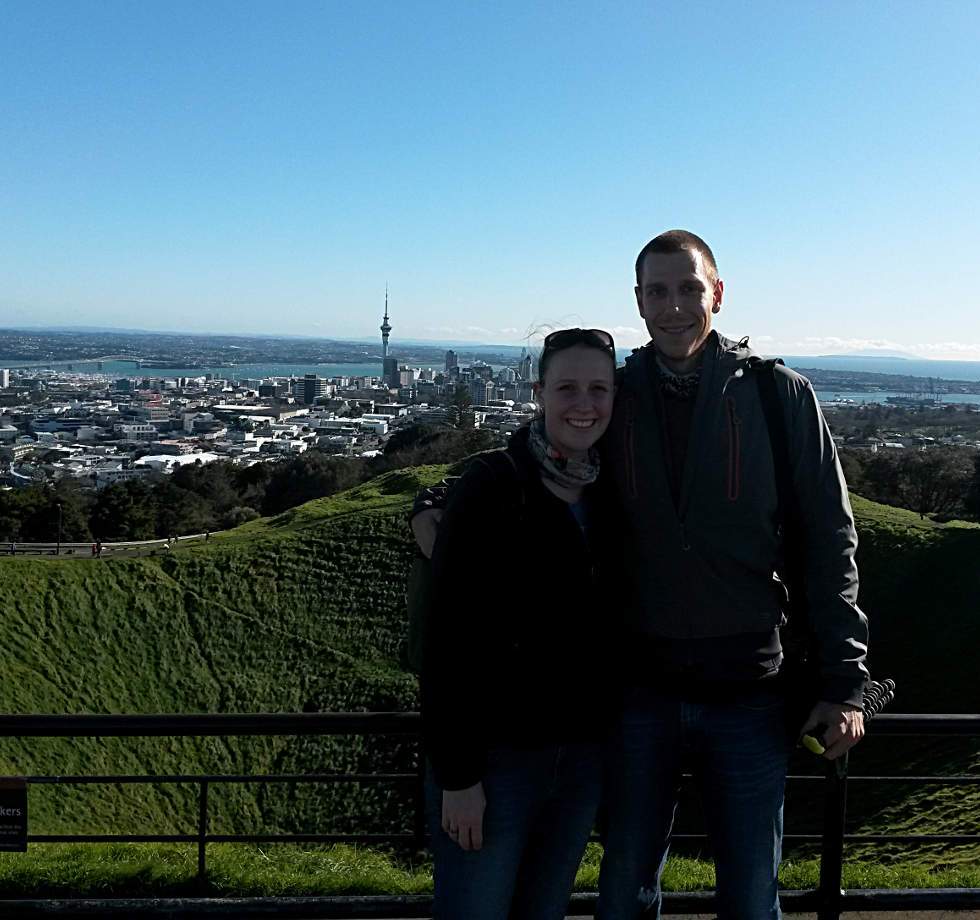 Franzi und Jonas auf Mt Eden - und es ist sonnig! :)