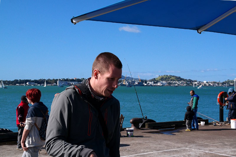 Jonas am Hafen Auckland