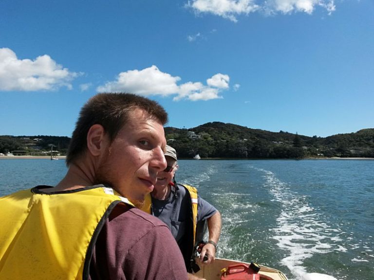 Im Boot mit Jonas und Paul beim Pipi-Sammeln.