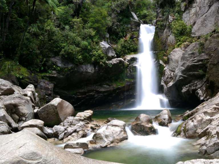 waterfall_abel_tasman_01.jpg