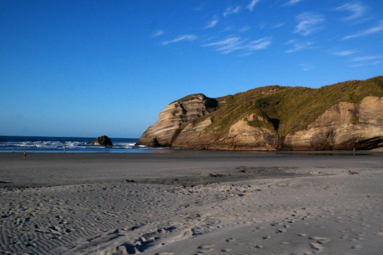 wharariki_beach_01.jpg