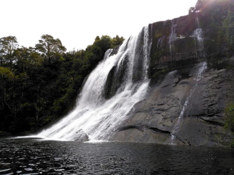 lake_waikaremoana_02