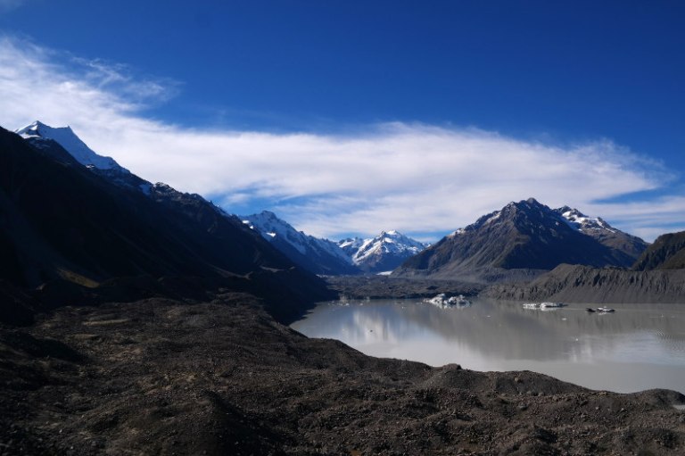 Mt Cook, Mt Tasman, Tasman Gletscher leer, ohne Mensch