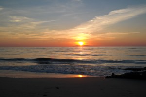 Sonnenaufgang über Elba von der Ostküste Korsikas aus
